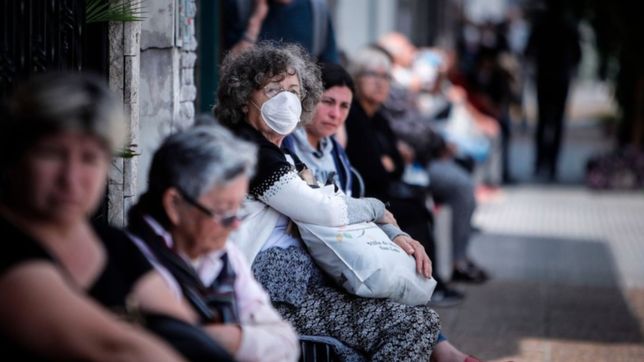 el gobierno analiza otorgar un nuevo bono a jubilados y pensionados