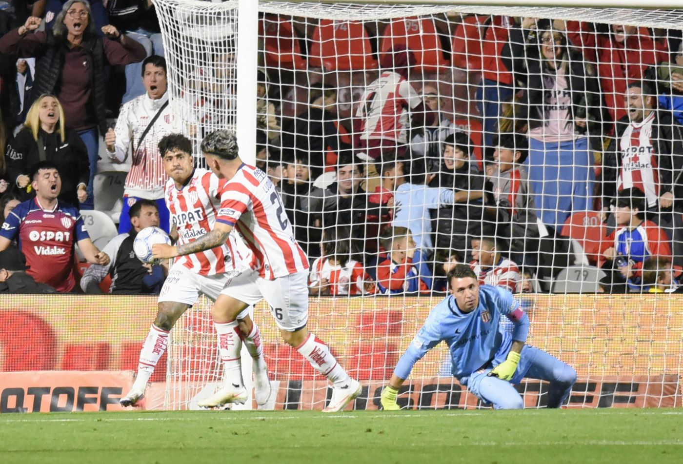 Cristian Tarragona puso el 1-1 parcial y Eric Ramírez sentenció el partido a minutos del final