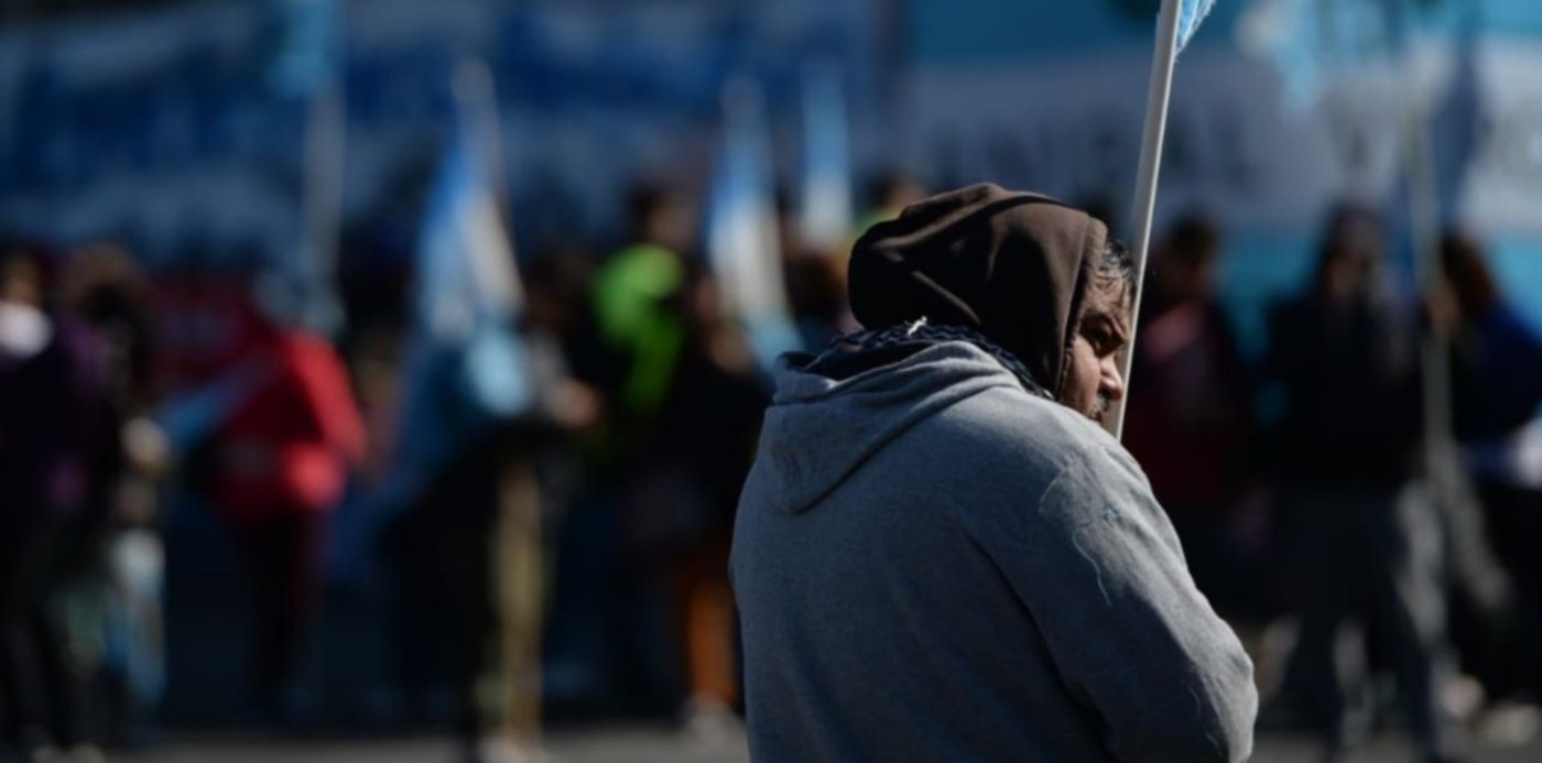 Protesta de organizaciones sociales de cooperativistas en Plaza Moreno