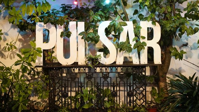 casa pulsar celebra sus 10 anos en la plata con vinilos en la vereda