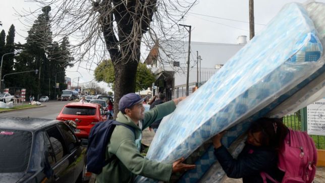 la defensoria del pueblo lanzo una colecta para los inundados de la plata