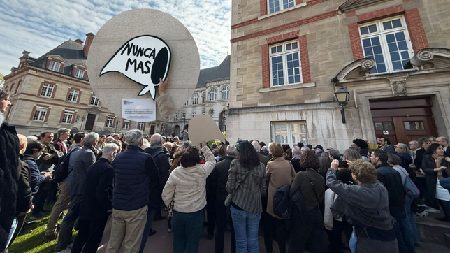 la casa argentina en paris prohibio actos por el 24m y una platense denuncio la polemica decision