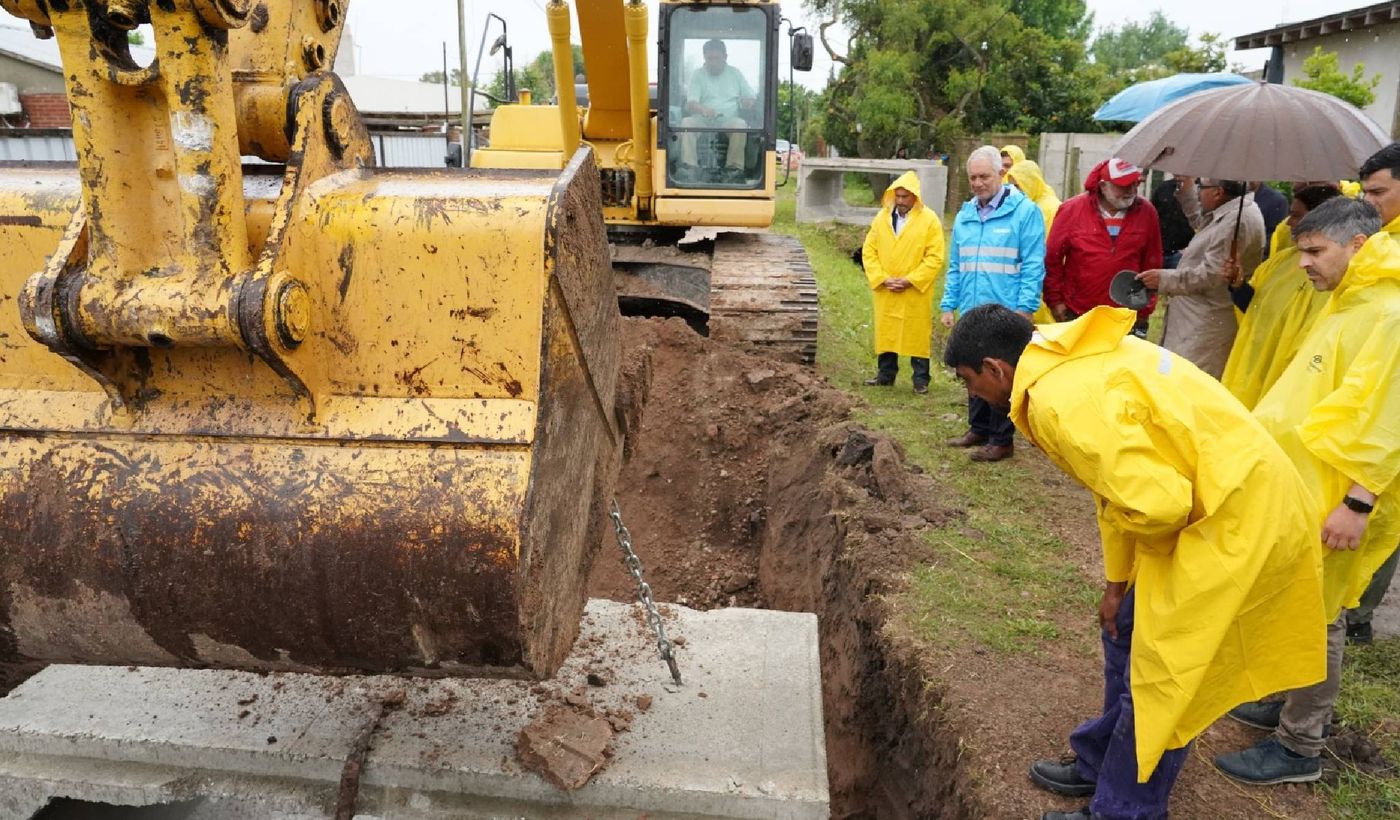 El intendente Julio Alak supervis&oacute; los trabajos en Parque Sicardi y destac&oacute; el avance del plan de obras hidr&aacute;ulicas