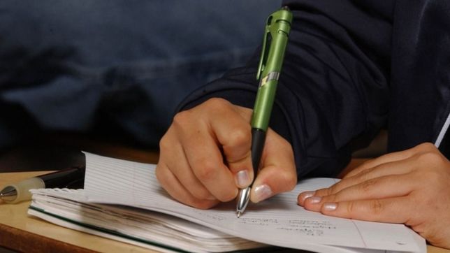 con historia e ingles, arrancan este lunes los cursos del plan fines en la unlp