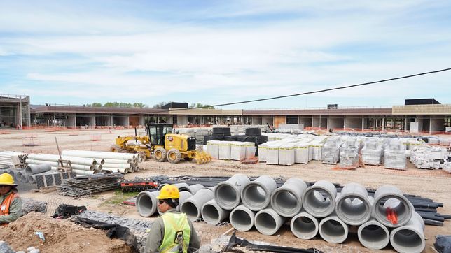 las obras del nuevo shopping de la plata siguen a paso firme con mas del 50% completado