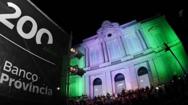 shows, proyecciones y mas: asi fue el acto por los 200 anos del banco provincia