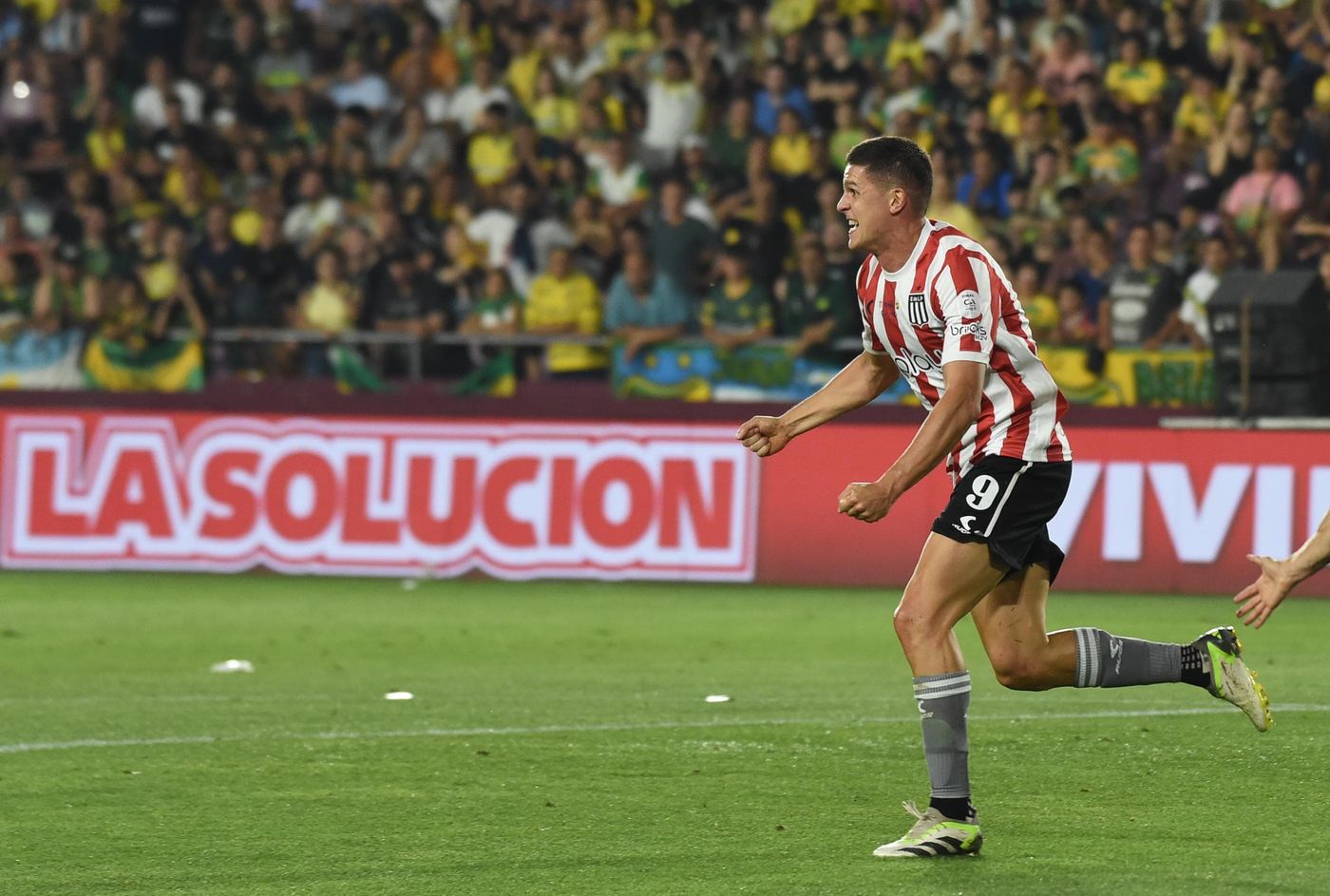 Estudiantes Defensa y Justicia Carrillo gol 2.jpeg