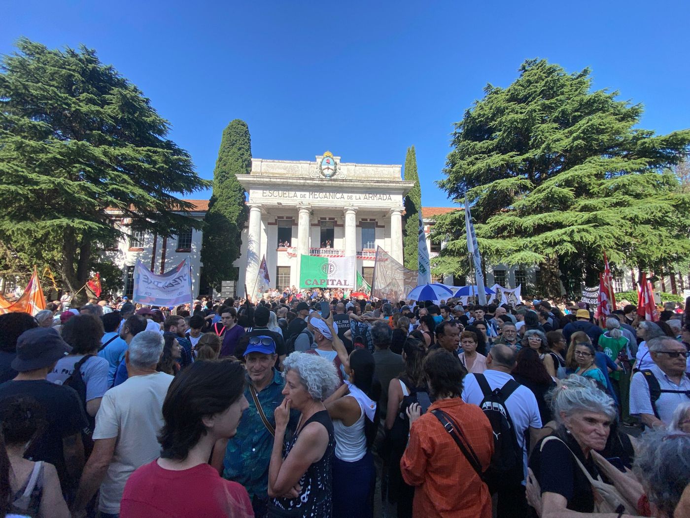 Abrazo a la ex ESMA.jpeg