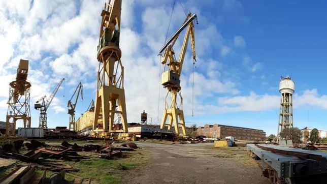 el astillero rio santiago presenta dos importantes embarcaciones para la armada argentina