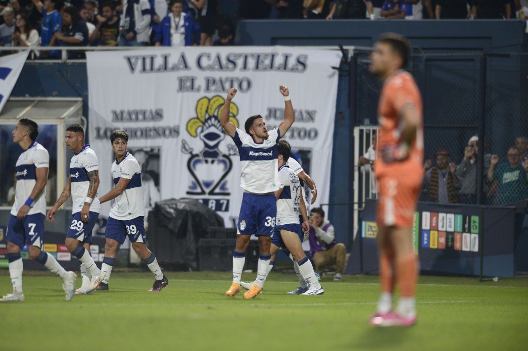 Gimnasia Platense Garayalde festejo gol.JPG