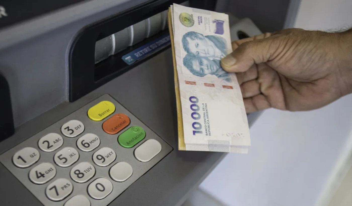 Cajero $10.000 pesos dinero