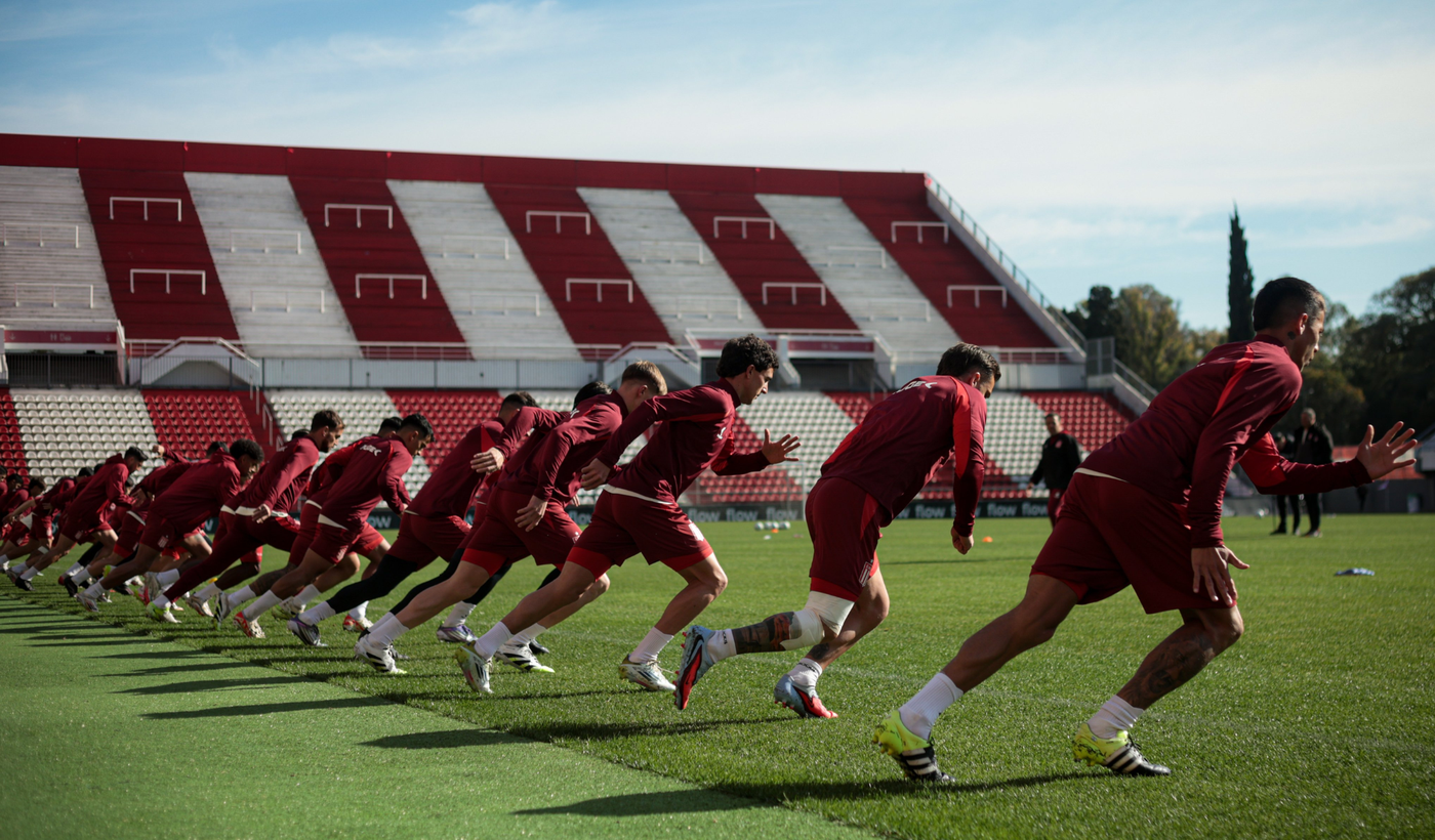Estudiantes entrenamiento UNO (1)