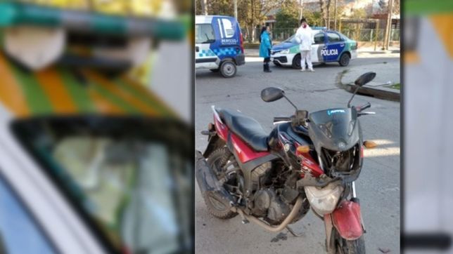 grave accidente en berisso: dos motos chocaron entre si y contra un auto estacionado