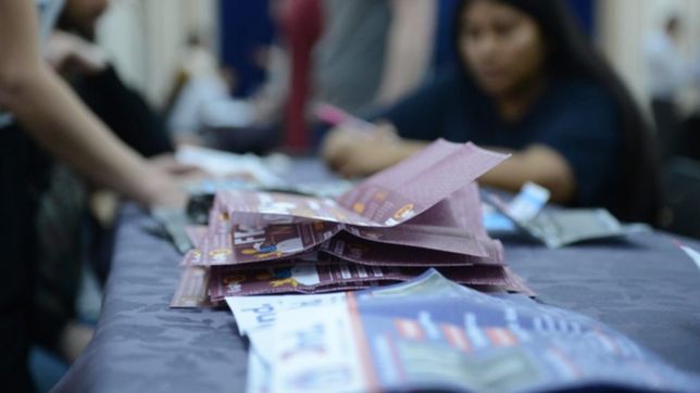 el divertido mensaje que encontraron en derecho: creias que era un voto, pero era yo