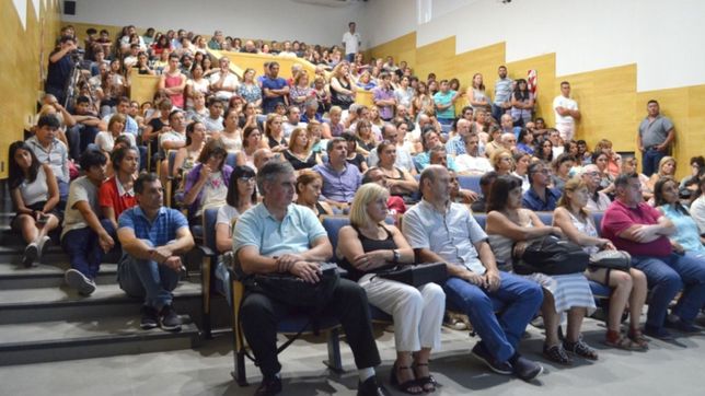 la facultad de ingenieria invito a las familias de los ingresantes a conocer la carrera en la unlp