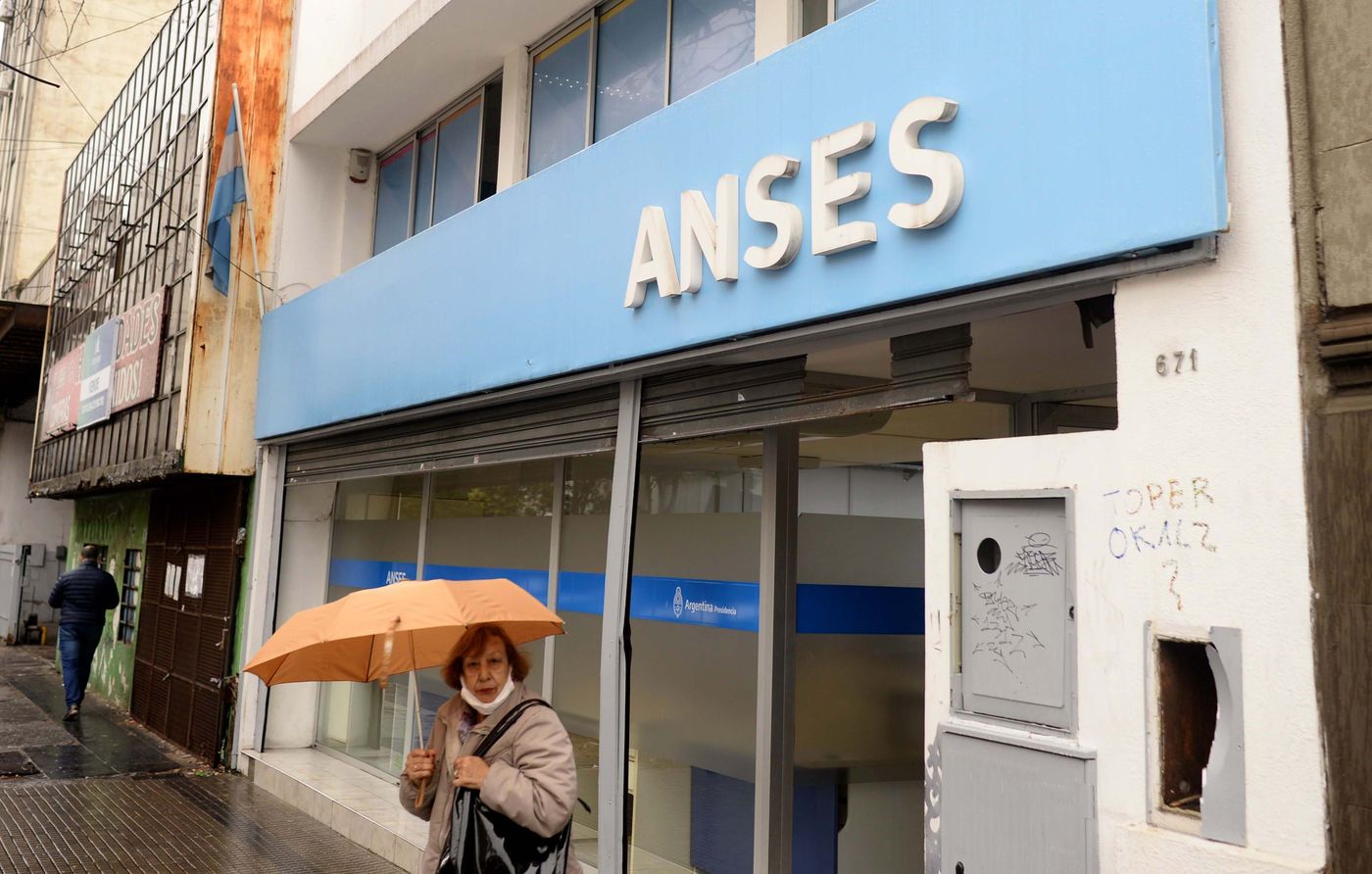 La primera cuota del bono de ANSES ya fue cobrada por 2,5 millones de personas. La primera cuota del bono de ANSES ya fue cobrada por 2,5 millones de personas.