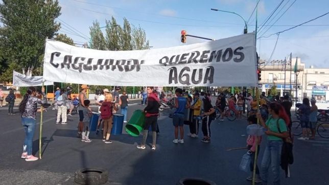 cagliardi, queremos agua: vecinos sin servicio protestaron en berisso en medio del calor