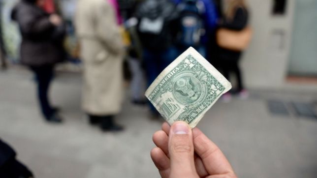 el dolar esta intratable, paso los $41 y no para de subir