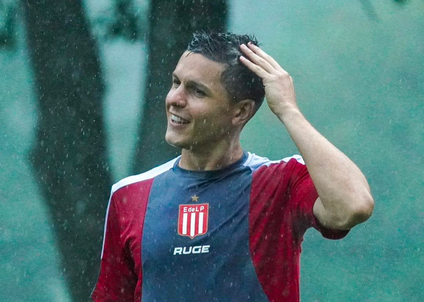 Guido Carrillo Estudiantes lluvia.png