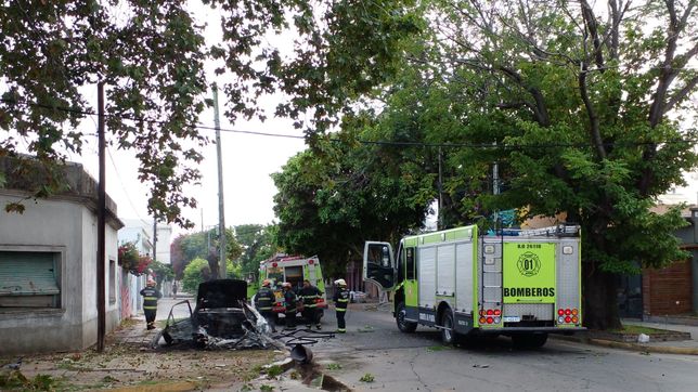 incendio, explosion y un bombero herido en la plata