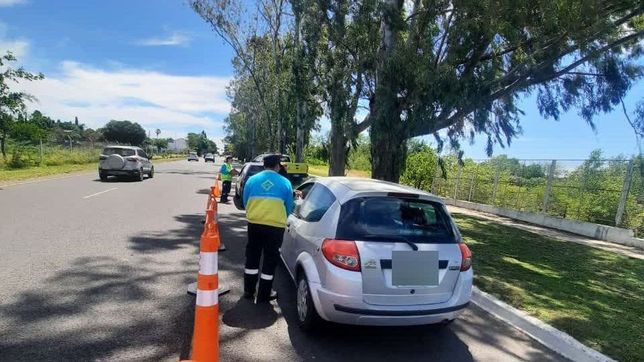realizaron un control de transito en la plata y la mitad de los autos estaban en infraccion