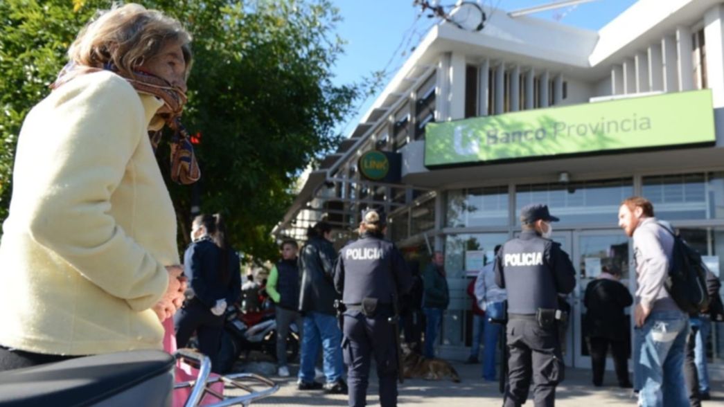 Atención jubilados y pensionados: así quedó el nuevo cronograma para el cobro de abril en los bancos en cuarentena