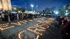 agrupaciones pidieron por la libertad de cristina kirchner durante una vigilia por eva peron