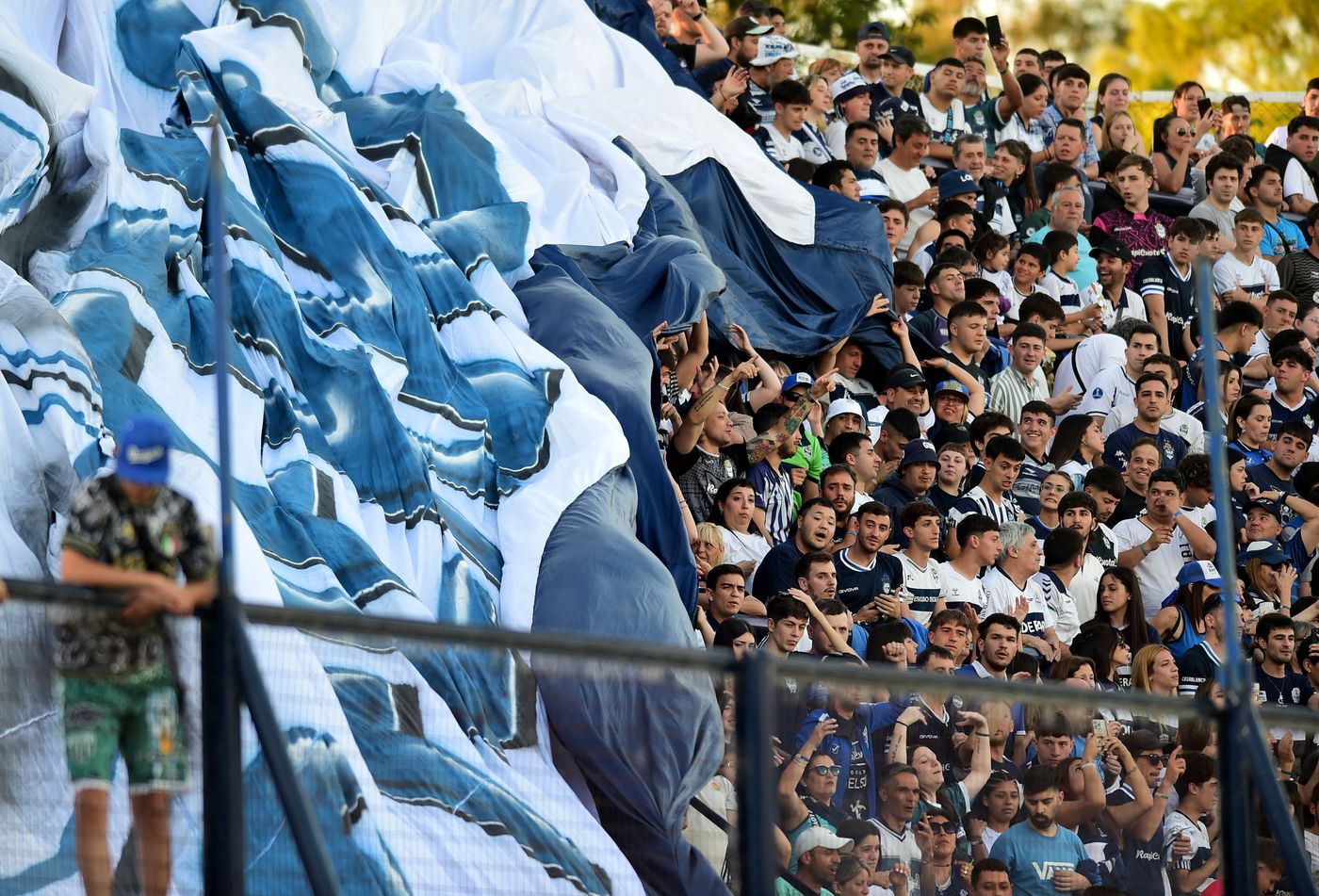 Gimnasia Unión Hinchada Bosque 2.jpg