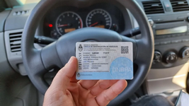 adios a la cedula azul: ¿que tramite se debera hacer ahora para autorizar a alguien a manejar un auto?