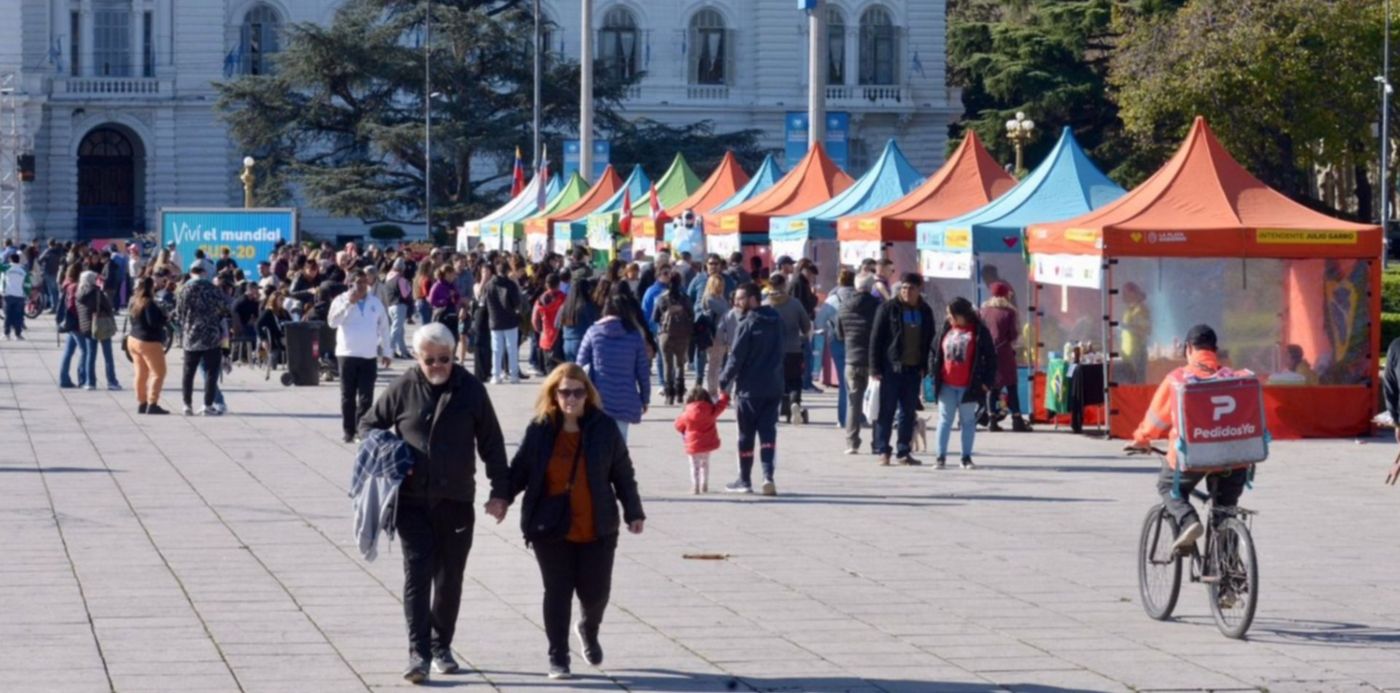 Fan Fest Plaza Moreno