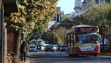 Después de la reunión con los empresarios, Massa anunció que se levanta el paro de micros