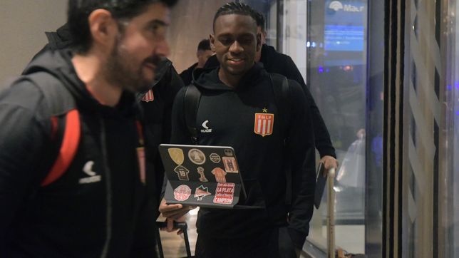 la sorpresiva imagen de manyoma junto al pincha, que ya cobro por su pase pero todavia cuenta con el