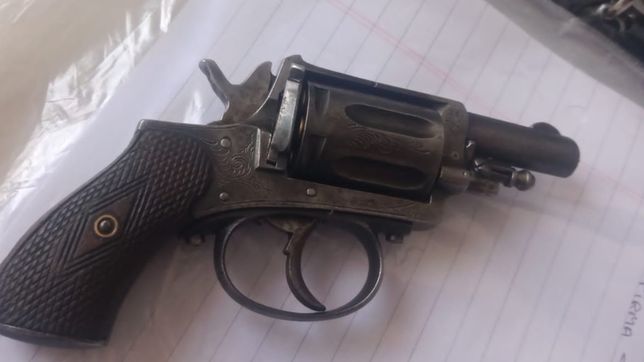 revelan como consiguio el arma el alumno de una escuela de la plata