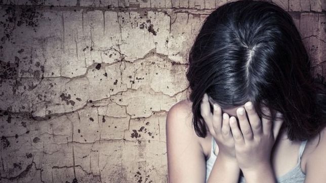 abuso de una nena de 12 anos, se enteraron los vecinos y fueron a su casa para lincharlo