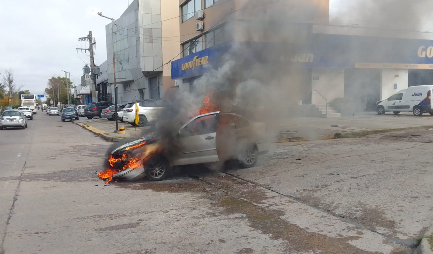 Auto incendiado 32 y 20.png