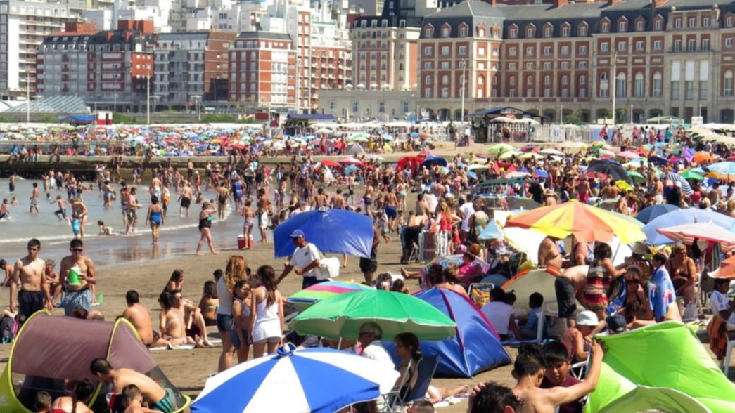 Planean extender la temporada de verano de diciembre a abril en la provincia