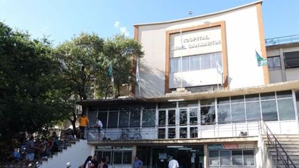 Discutió con los vecinos, recibió un machetazo en el pecho y murió en el Hospital San Martín