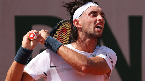 El platense Thiago Tirante dio el golpe en Roland Garros y eliminó al número 23 del mundo El platense Thiago Tirante dio el golpe en Roland Garros y eliminó al número 23 del mundo