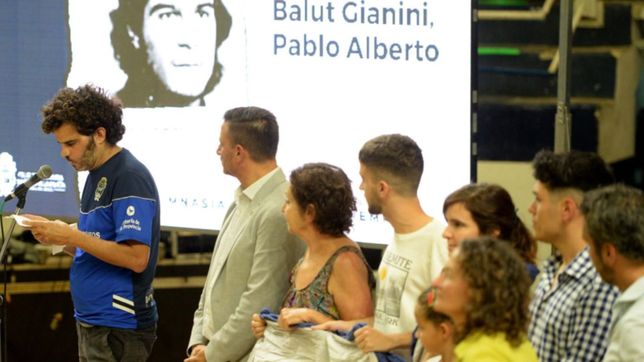 gimnasia entrego carnets de socias y socios honorarios a victimas del terrorismo de estado