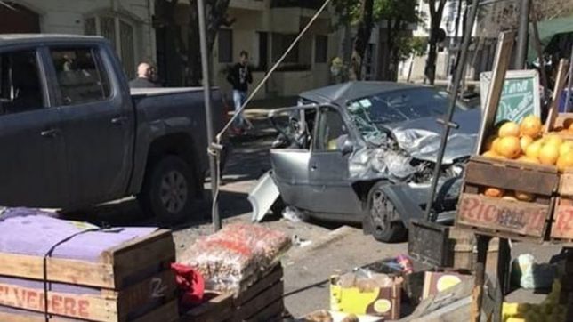 choco con una camioneta y casi termina incrustado en uno de los puestos de la feria de 38