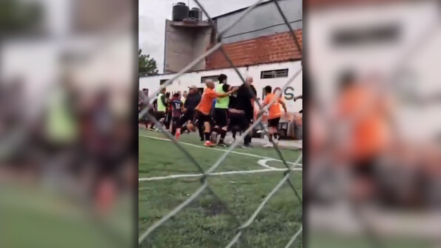 otro partido de la liga amateur termino en escandalo y con una batalla campal