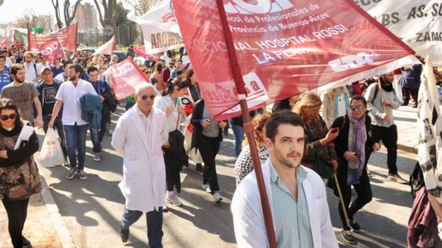 los medicos realizaran un paro de 24 horas que paralizara la atencion en toda la provincia