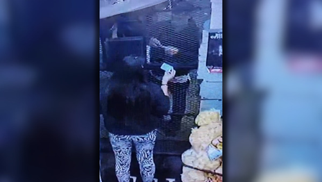 Entraron a robar a una casa de La Plata y compraron en un comercio con la tarjeta de la víctima Entraron a robar a una casa de La Plata y compraron en un comercio con la tarjeta de la víctima