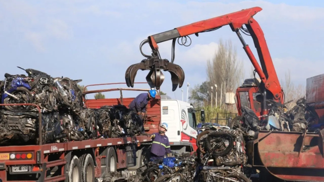 aprobaron la compactacion de los autos que no fueron reclamados por sus duenos