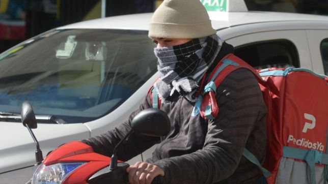 frio, viento y advertencia violeta: asi va a seguir el clima en la plata