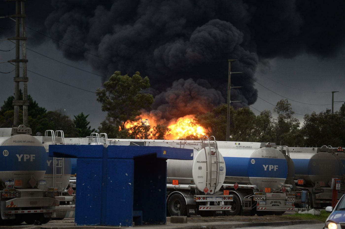 Incendio en la refinería de YPF (5).jpg