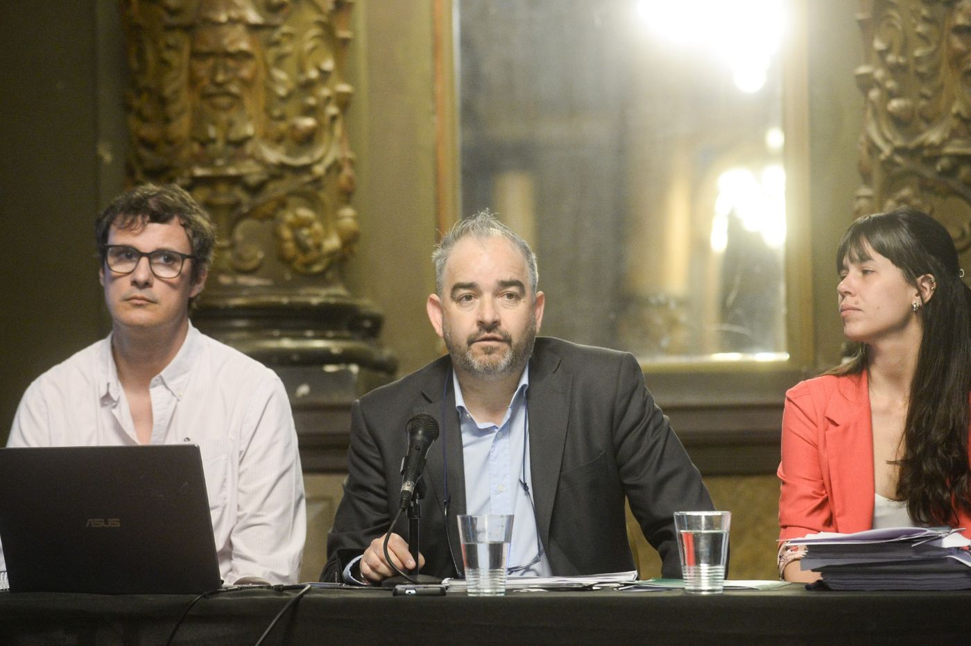 Carlos Mongan (APR), Marcelo Gianmpaoli (secretario de Hacienda) y Micaela Maggio (presidenta de la Comisi&oacute;n de Hacienda)