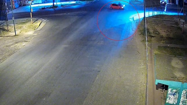 robaron una moto, chocaron cuando escapaban y uno logro huir con la pierna rota