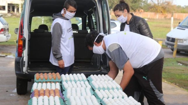 el municipio y productores locales donaron 3 mil docenas de huevos a comedores de la plata