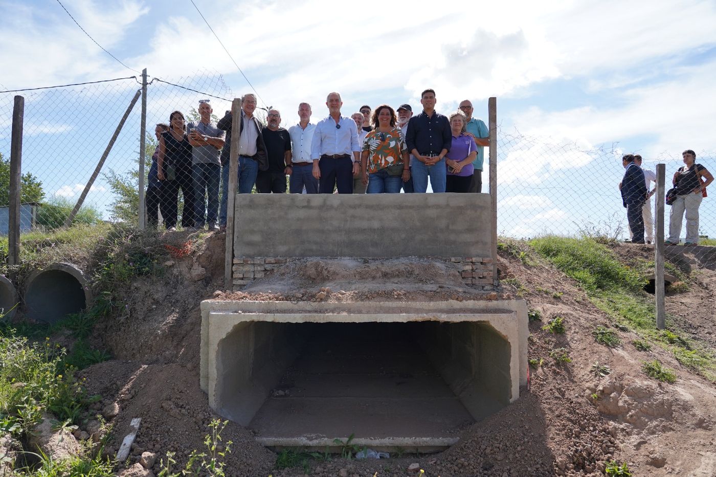 Inauguració conducto hidráulico en Villa Garibaldi Alak y gabinete de Alak